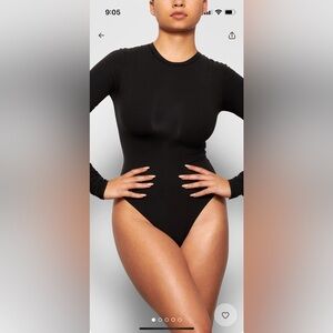 SKIMS Fits Everybody Long Sleeve Crew Neck Bodysuit (Onyx, M)